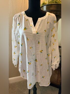 Van Huesen lightweight 3/4 length tunic.